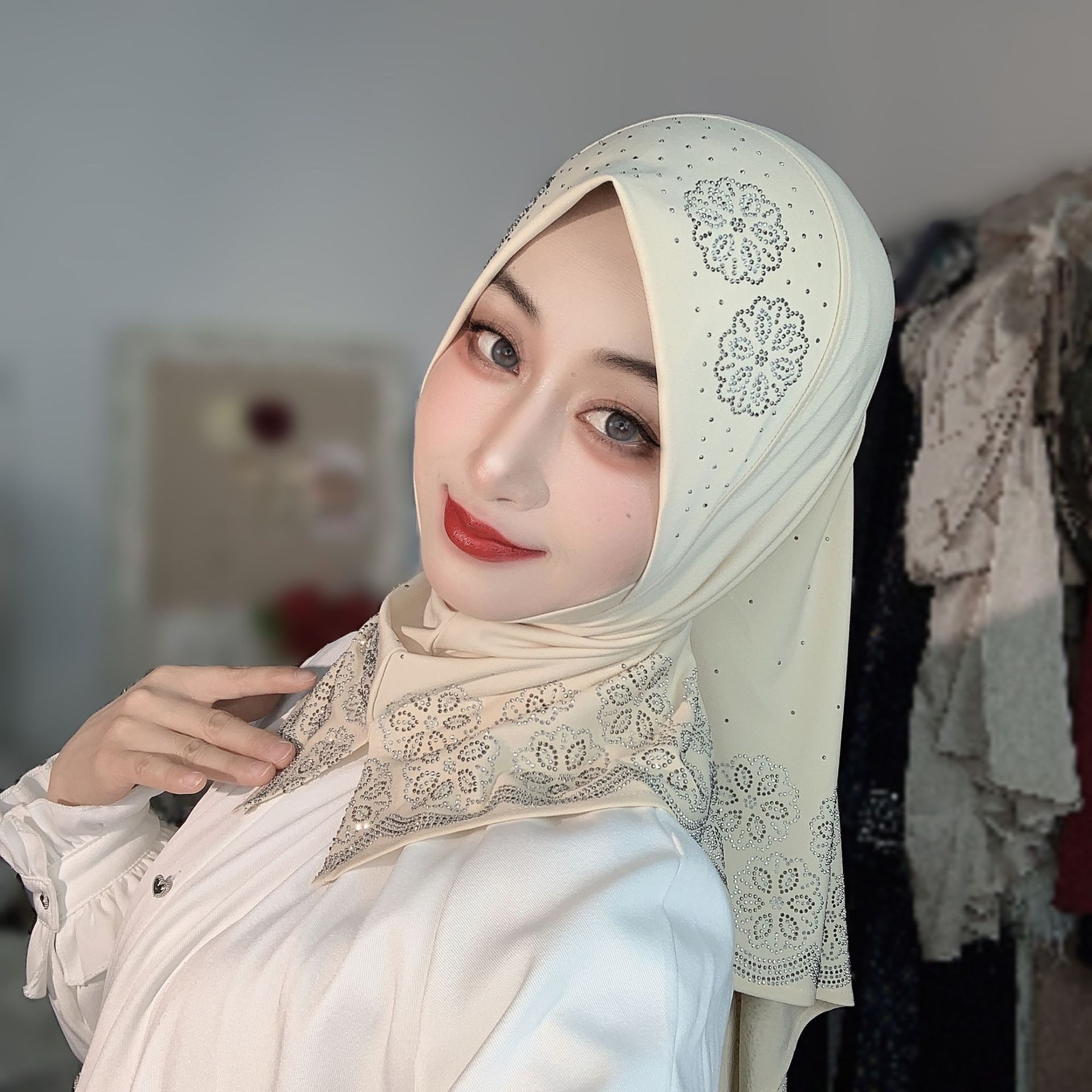 Women Fashion Designers - حجاب نسائي جاهز للارتداء بتصميم زهور