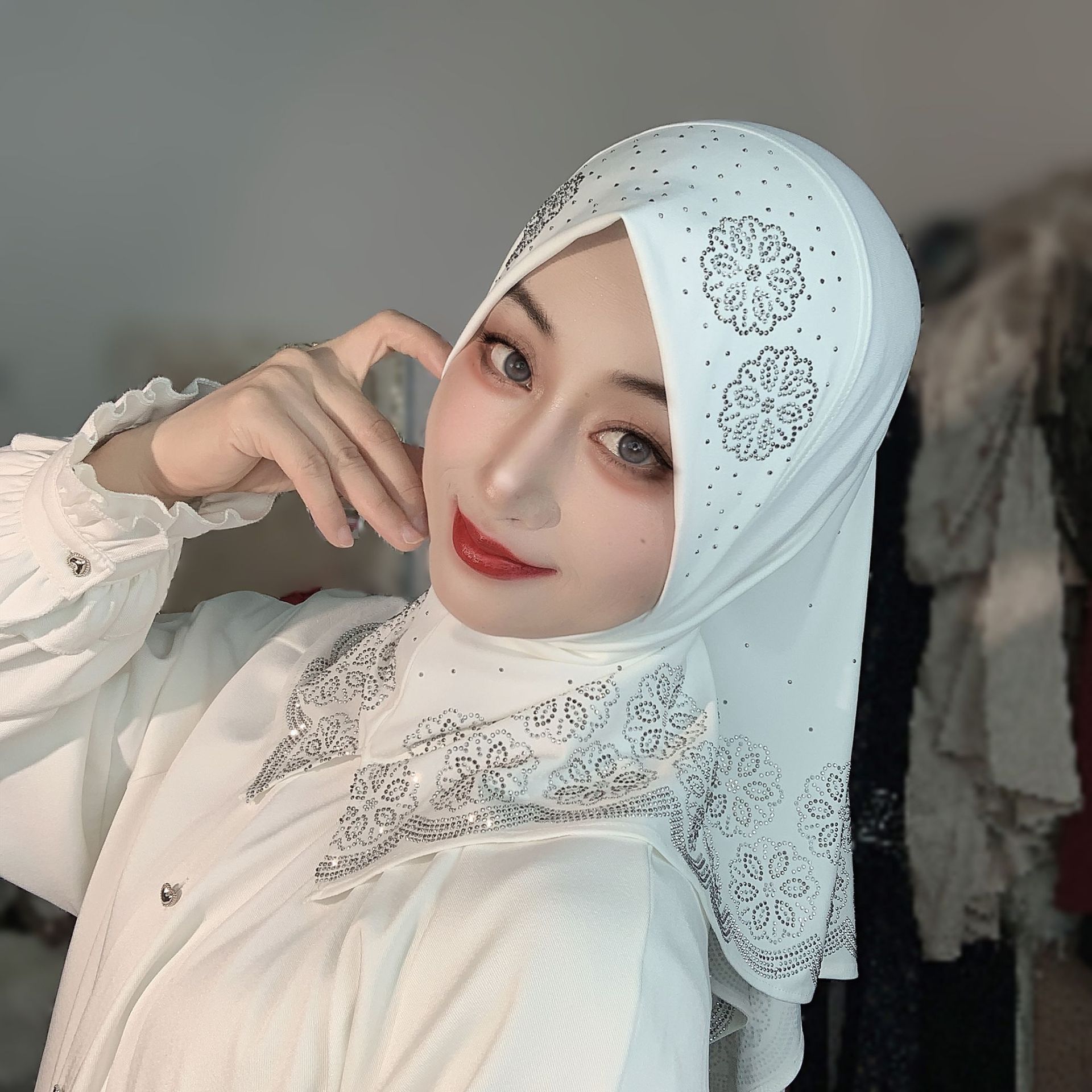 حجاب نسائي جاهز للارتداء بتصمي - مراجعة Women Fashion Designers وسعره